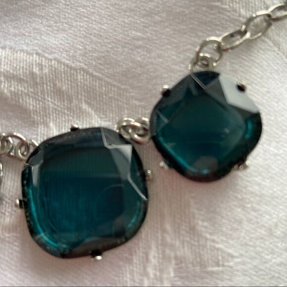 5 stone blue rhinestone necklace. J0028 - Picture 5 of 6
